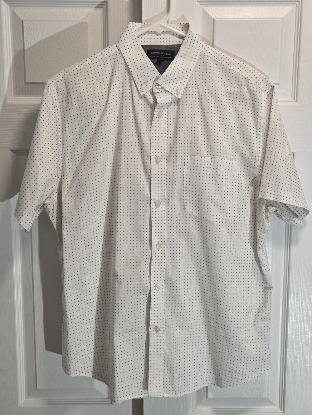 (5/$25) Banana Republic White Short-Sleeve Button-Down Micro Dot Print Large
